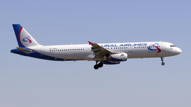 RA-73844:Airbus A321:Уральские авиалинии